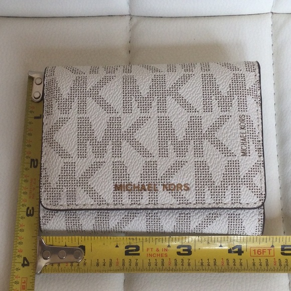 NWT Michael Kors Liane Vanilla SM Billfold - Picture 15 of 16